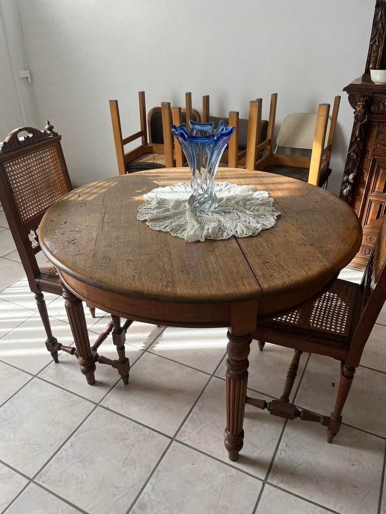 Ancienne table ronde +2 chaises, Enlèvement