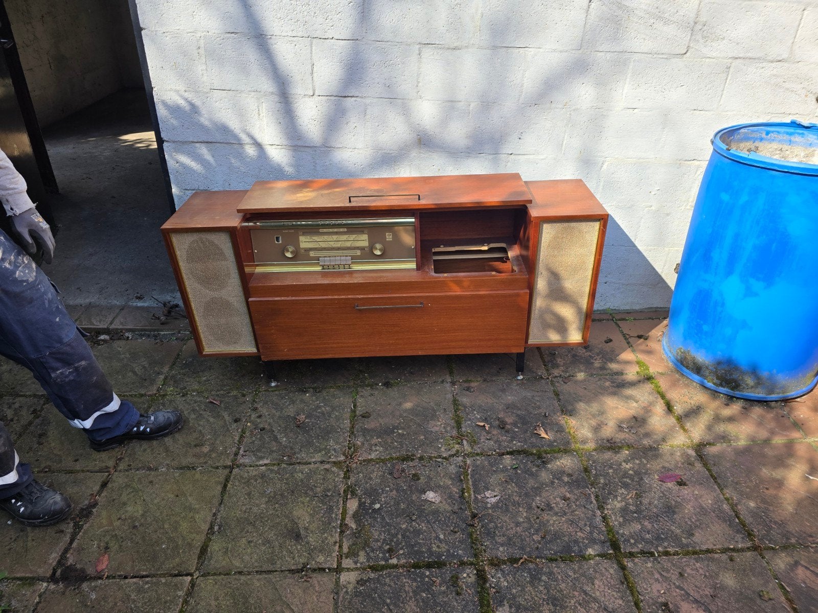 Antiek radio meubel, Ophalen