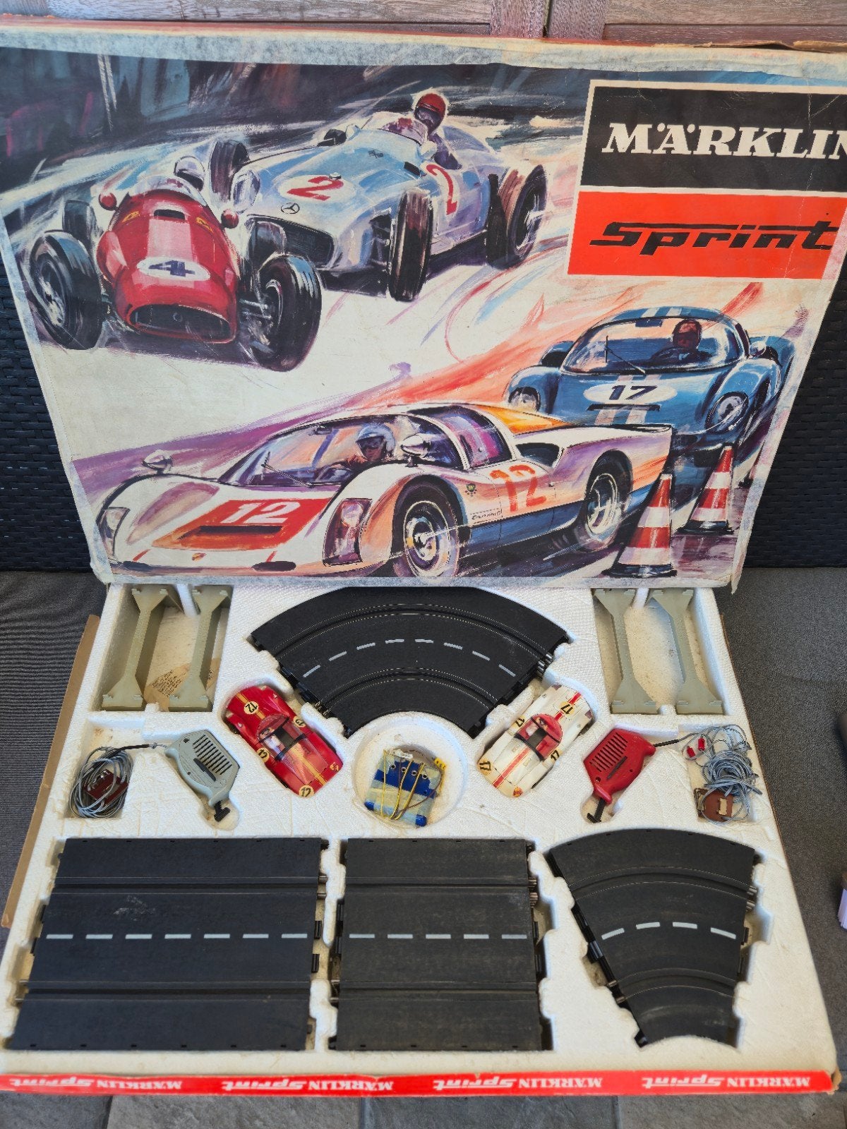 Zeer oude marklin racebaan
Met prachtige porsche auto's, Ophalen, Racebaan
