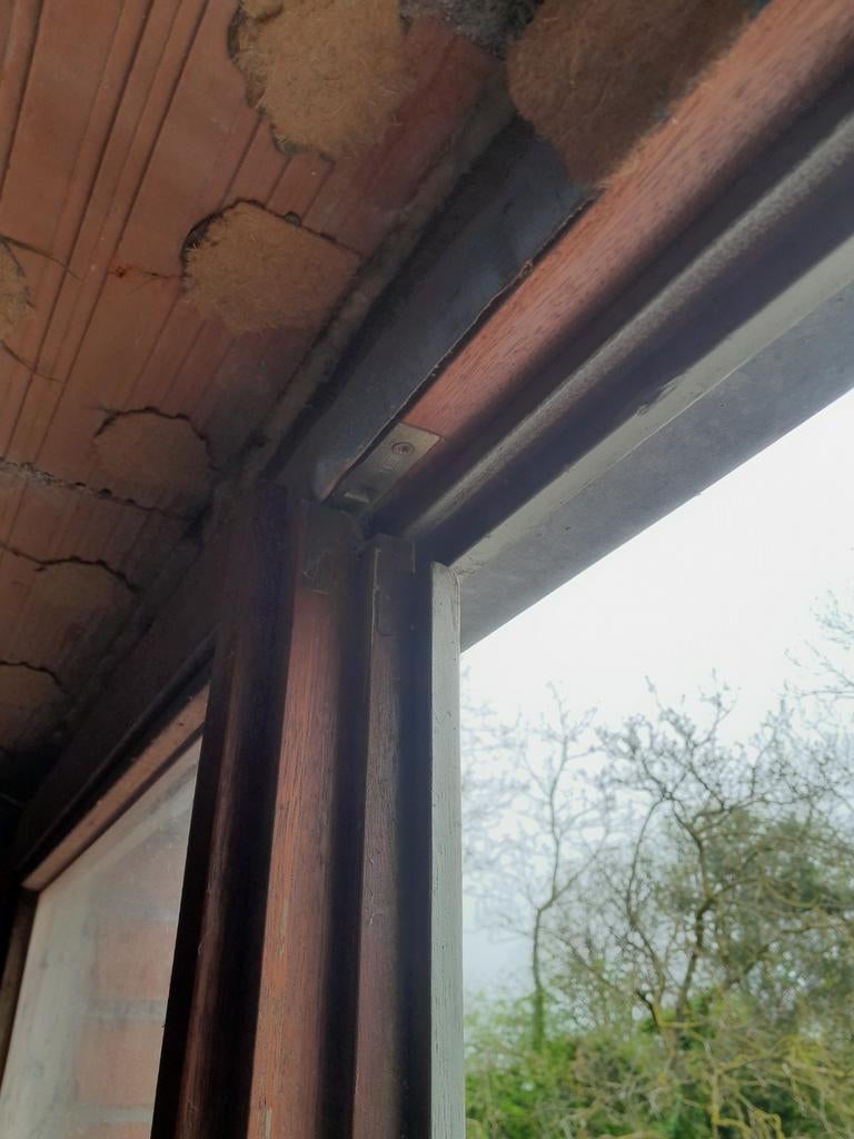 Houten raam, dubbel glas, Ophalen