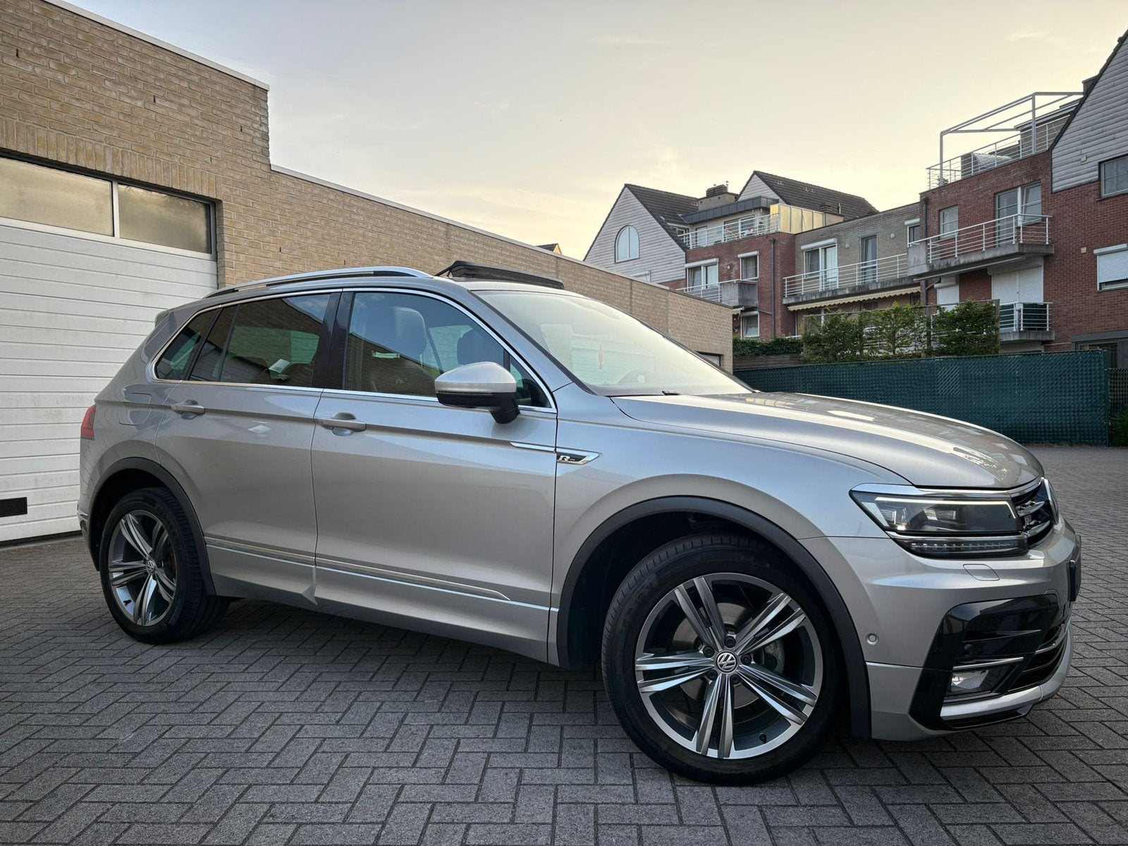 VW Tiguan 3X R Line | 12 M Garantie | 76 dkm | Diesel | 2017, Auto's, Volkswagen, Automaat, Monovolume, 149 g/km, Leder