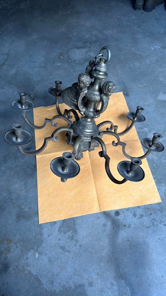 Lustre dit «  Mazarin » ancien en bronze, Enlèvement, Bronze