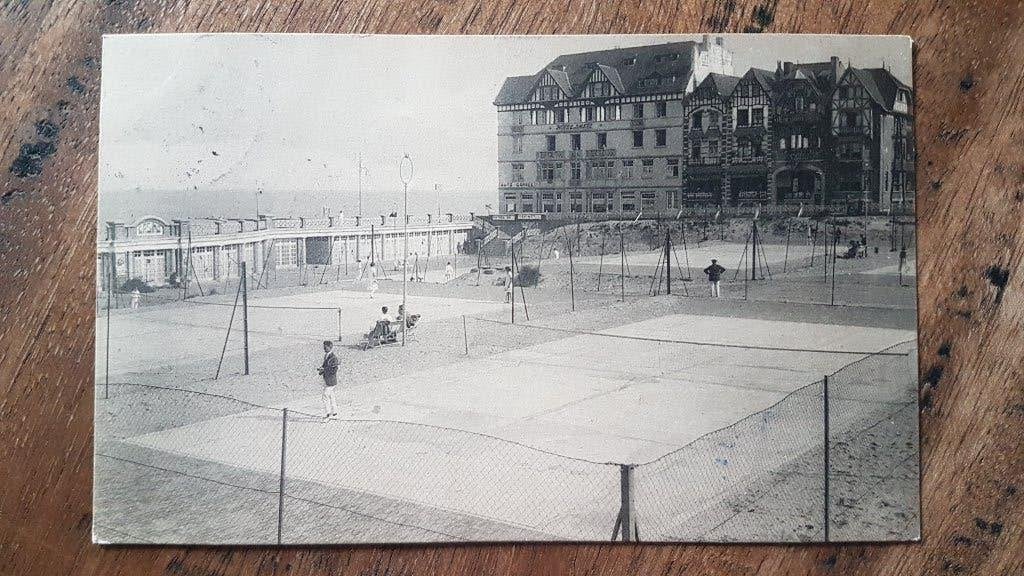 Postkaart Duinbergen Le Tennis et la Mer, Enlèvement ou Envoi, 1920 à 1940, Affranchie, Flandre Occidentale