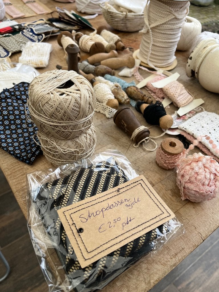 Vintage handwerk verzameling: linnen, garen, knopen en meer, Hobby en Vrije tijd, Naaien en Fournituren, Ophalen, Zo goed als nieuw