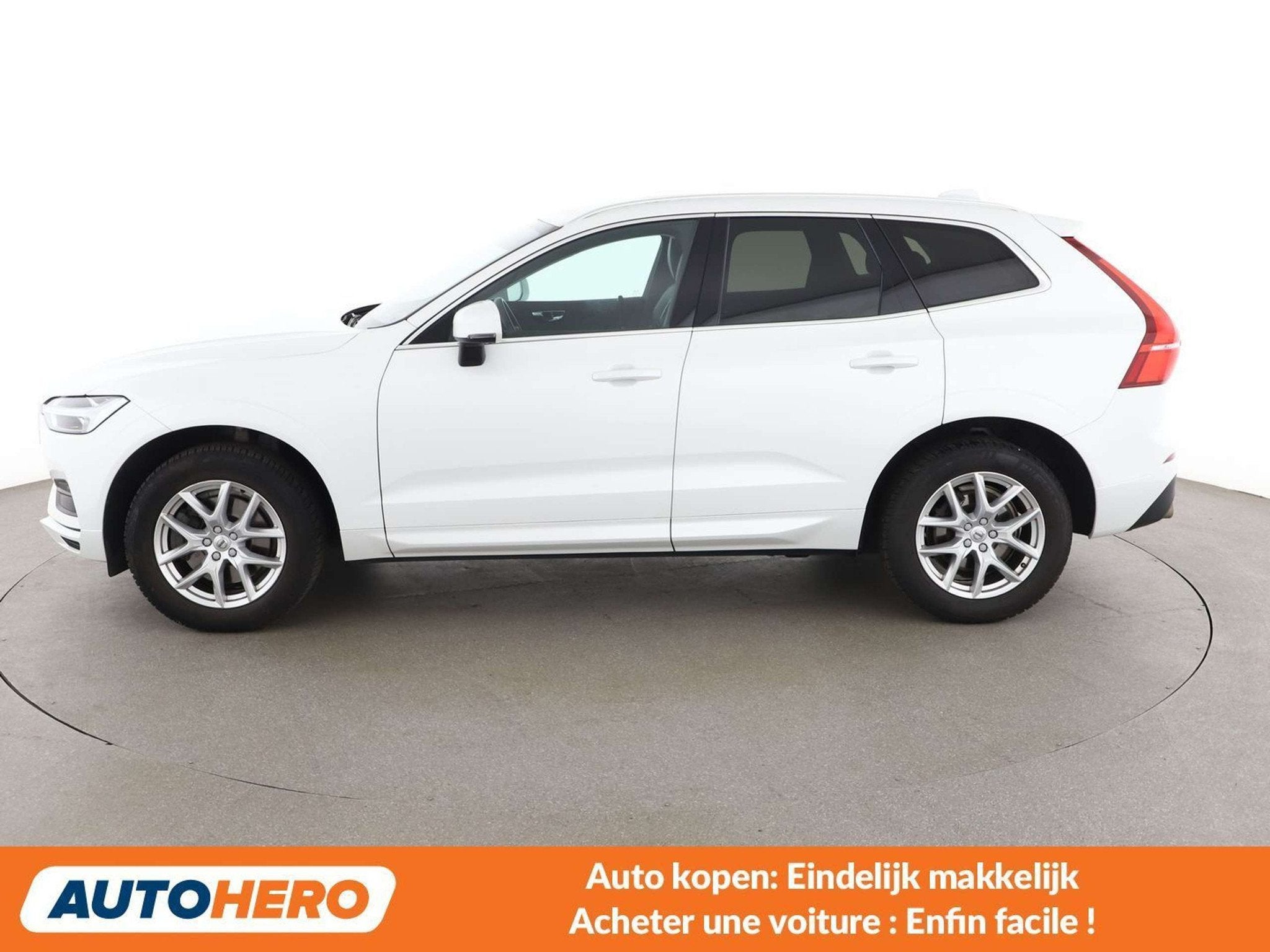 Volvo XC60 2.0 T4 Momentum Pro 2WD (bj 2019, automaat), Gebruikt, 1969 cc, Wit, Leder