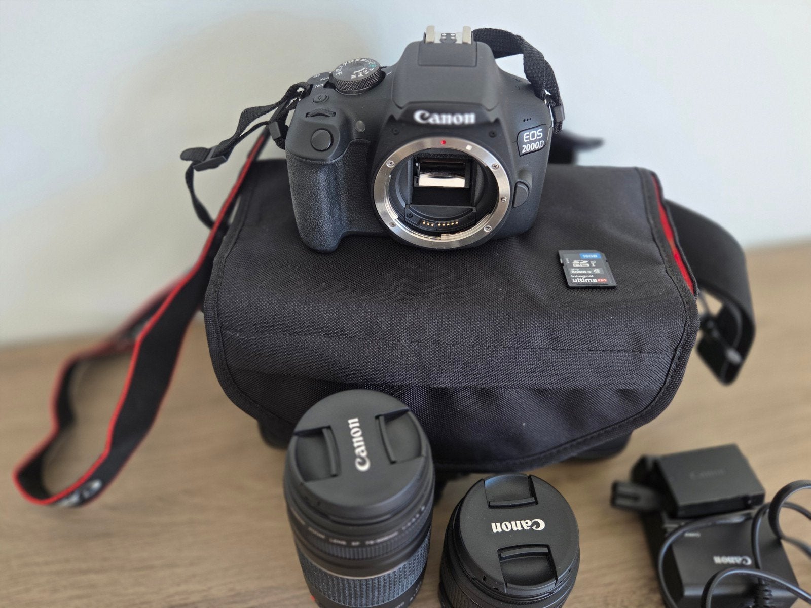 Canon EOS 2000D complete set, Audio, Tv en Foto, Ophalen of Verzenden, Zo goed als nieuw, Canon