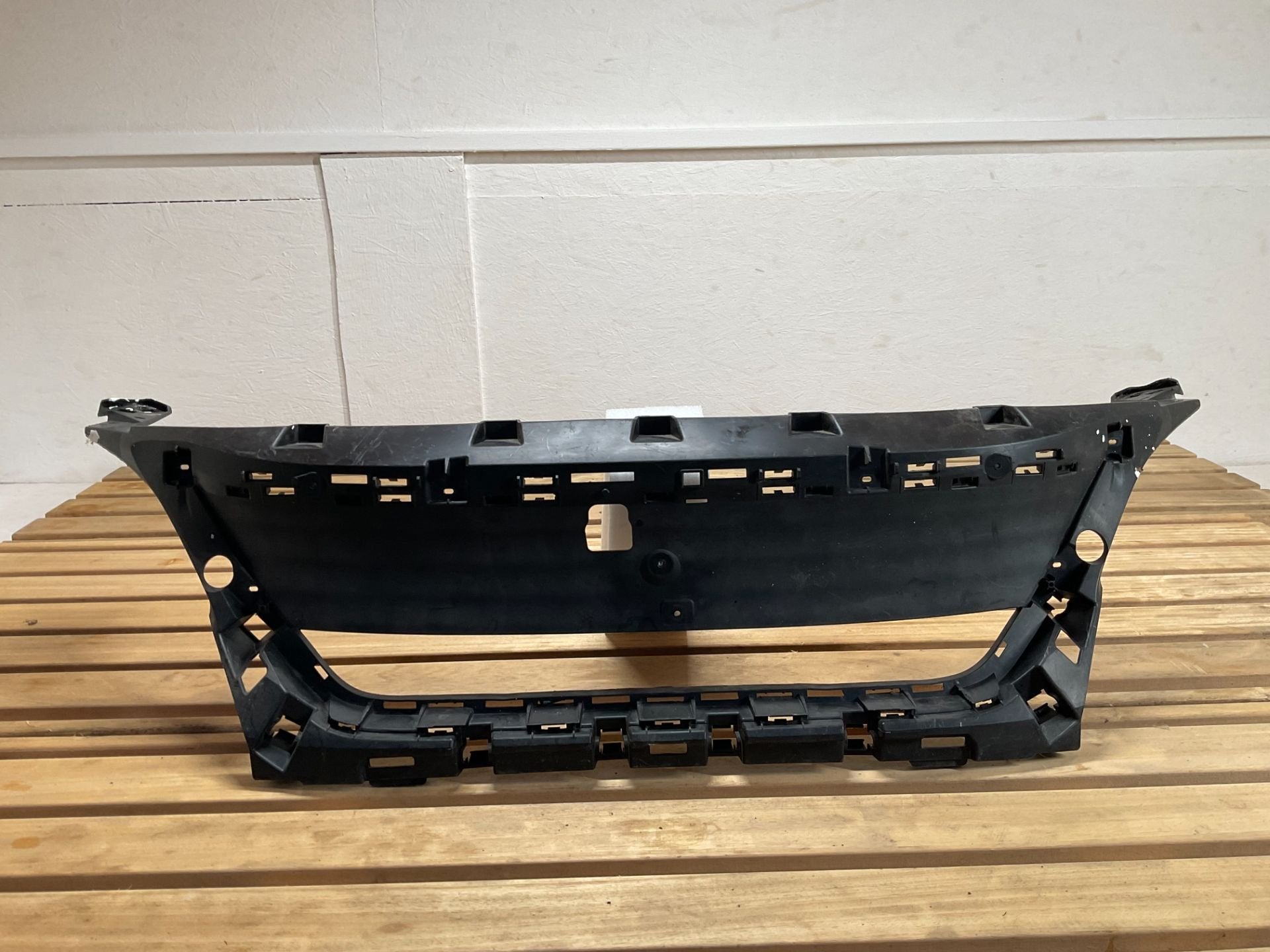 Grille de pare-chocs Peugeot 3008 / 5008 2016 9815317777 gri, Taurusavenue 1
2132 LS  Hoofddorp, NL, Contact.group@renault.com