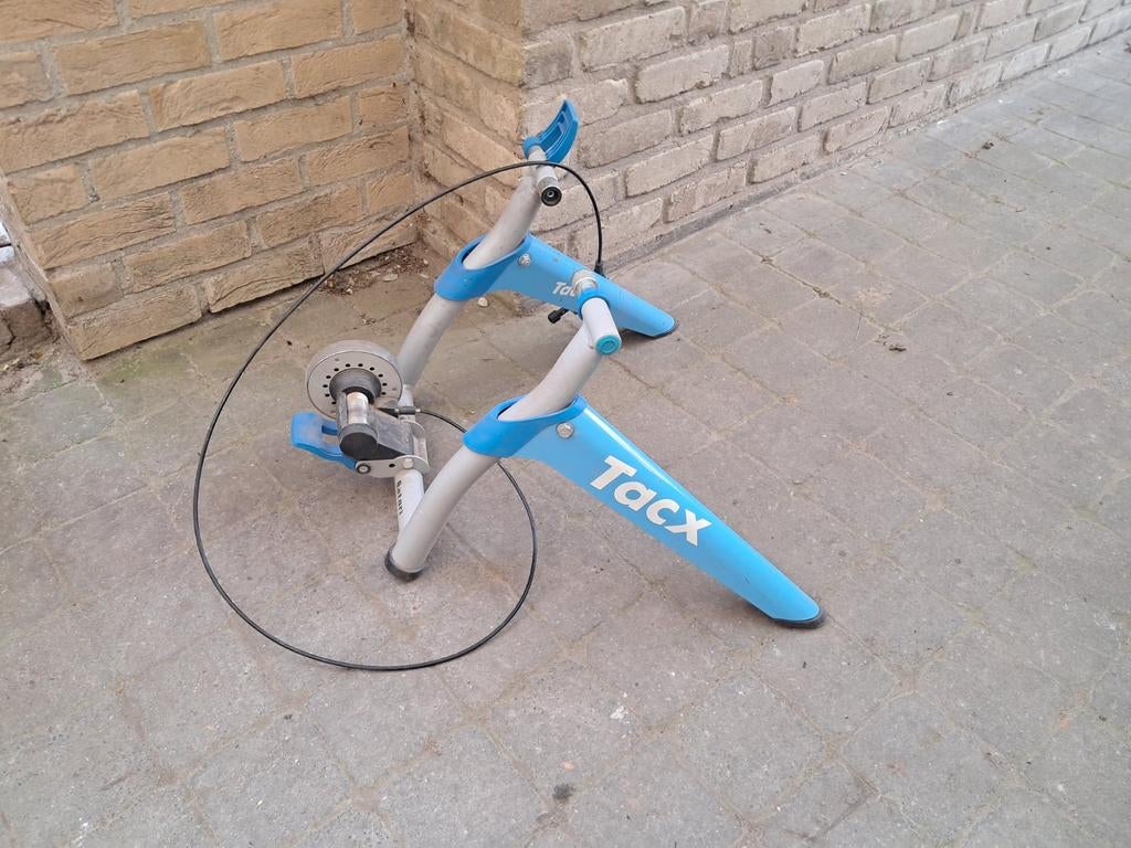 Entraîneur de vélo Tacx en état d'occasion avec accessoires, Enlèvement