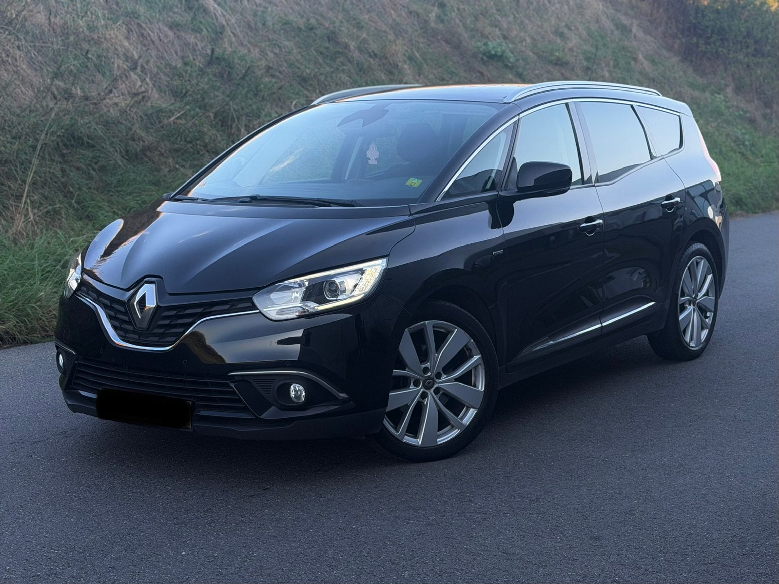 Renault Grand Scenic Limited 1.3 Tce 7plaats, Auto's, Dealer onderhouden, Zwart, Bedrijf, Handgeschakeld