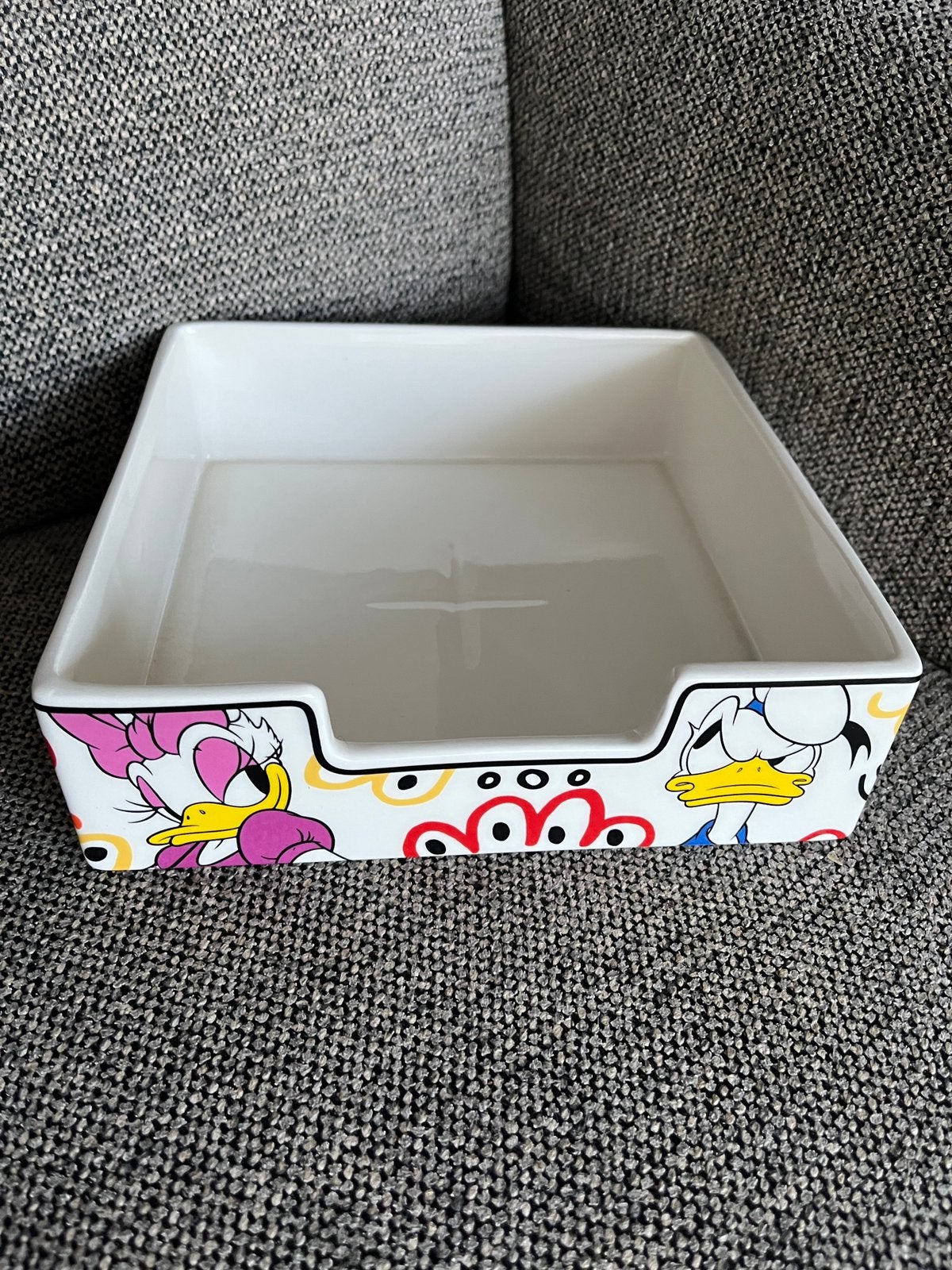 Serveerschaal mickey en friends in porselein Disney Home, Huis en Inrichting, Keuken | Servies, Ophalen, Overige merken, Nieuw