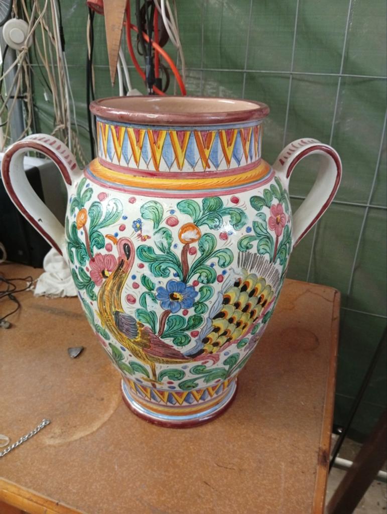 Vase Paon Deruta, Enlèvement