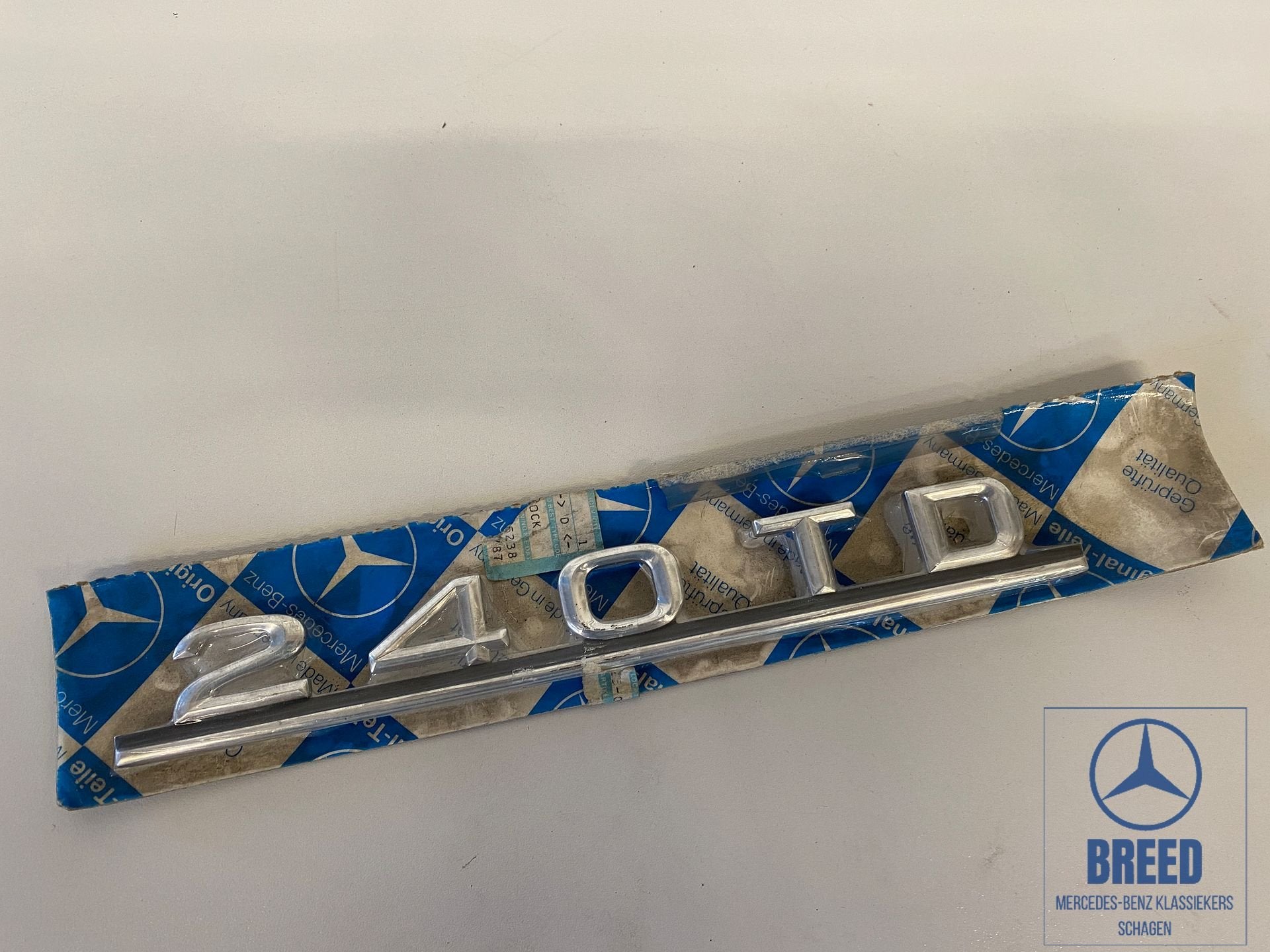 NOS embleem 240TD voor Mercedes-Benz W123 S123, -, Nieuw, Ophalen of Verzenden, -
