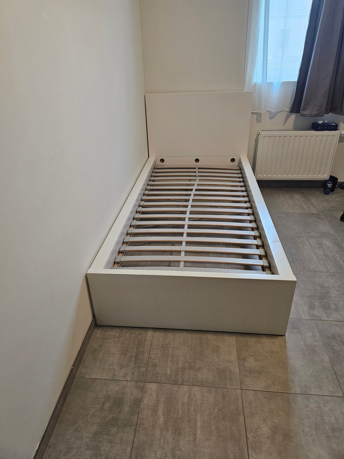 LIT SIMPLE 90200 MALM AVEC SOMMIER ET MATELAS, Une personne