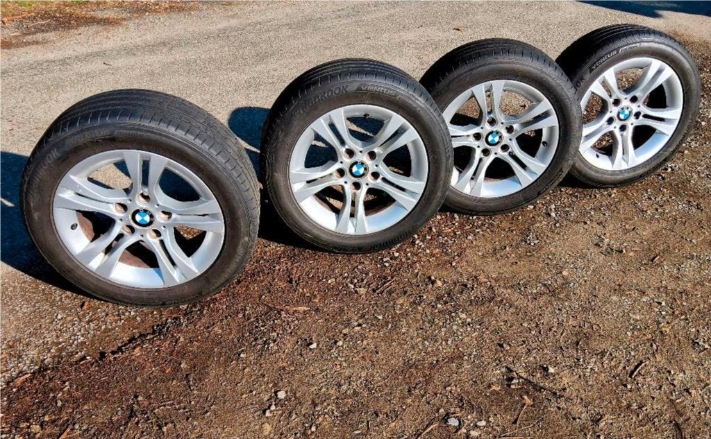 Jantes originales BMW avec des pneus été 205/55-16, Autos : Pièces & Accessoires, Pneus et Jantes, 16 pouces, Pneus été, 205 mm