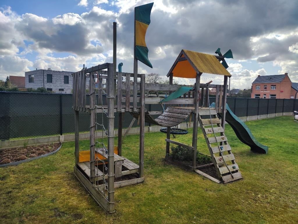 Speeltoestel met glijbaan, schommel en 2 speeltorens, Jardin & Terrasse, Jardin & Terrasse Autre, Enlèvement, Utilisé