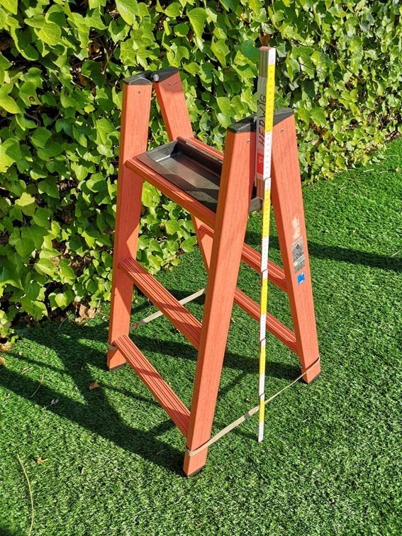 Échelle pour électriciens 1000 V, Pliable ou rétractable/escamotable, Moins de 2 mètres, Comme neuf, Échelle