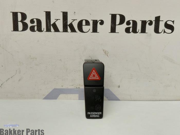 Commutateur éclairage d'urgence d'un Suzuki Swift, Autos : Pièces & Accessoires, Tableau de bord & Interrupteurs, Suzuki, Utilisé