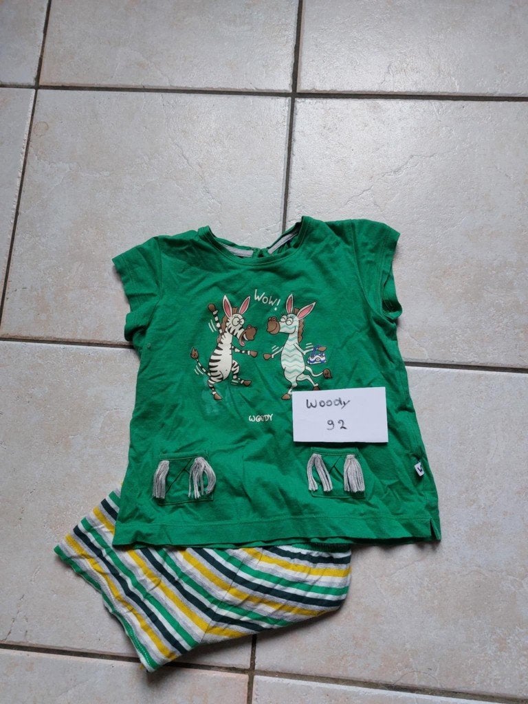 Zomer pyjama maat 92 Woody 3 € en lange mouwen 3 €, Ophalen, Nacht- of Onderkleding, Meisje, Zo goed als nieuw