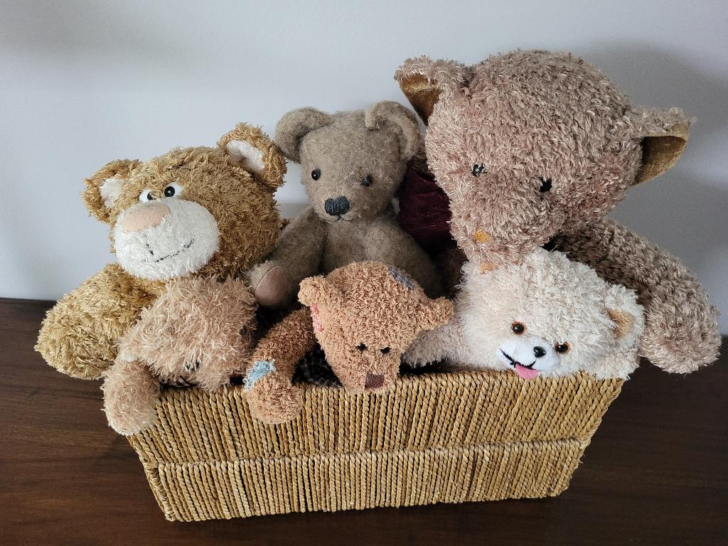 Stijl Flamand: mand + retro knuffelberen (zie foto's), Huis en Inrichting, Woonaccessoires | Schalen en Manden, Nieuw, Mand, Rechthoekig