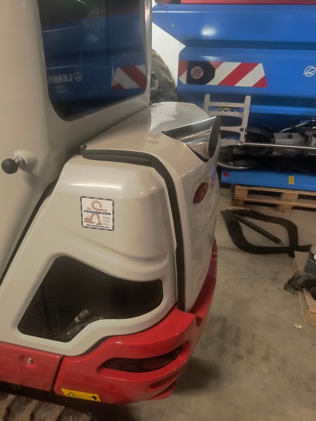 RVS uitlaat takeuchi TB 225, Ophalen