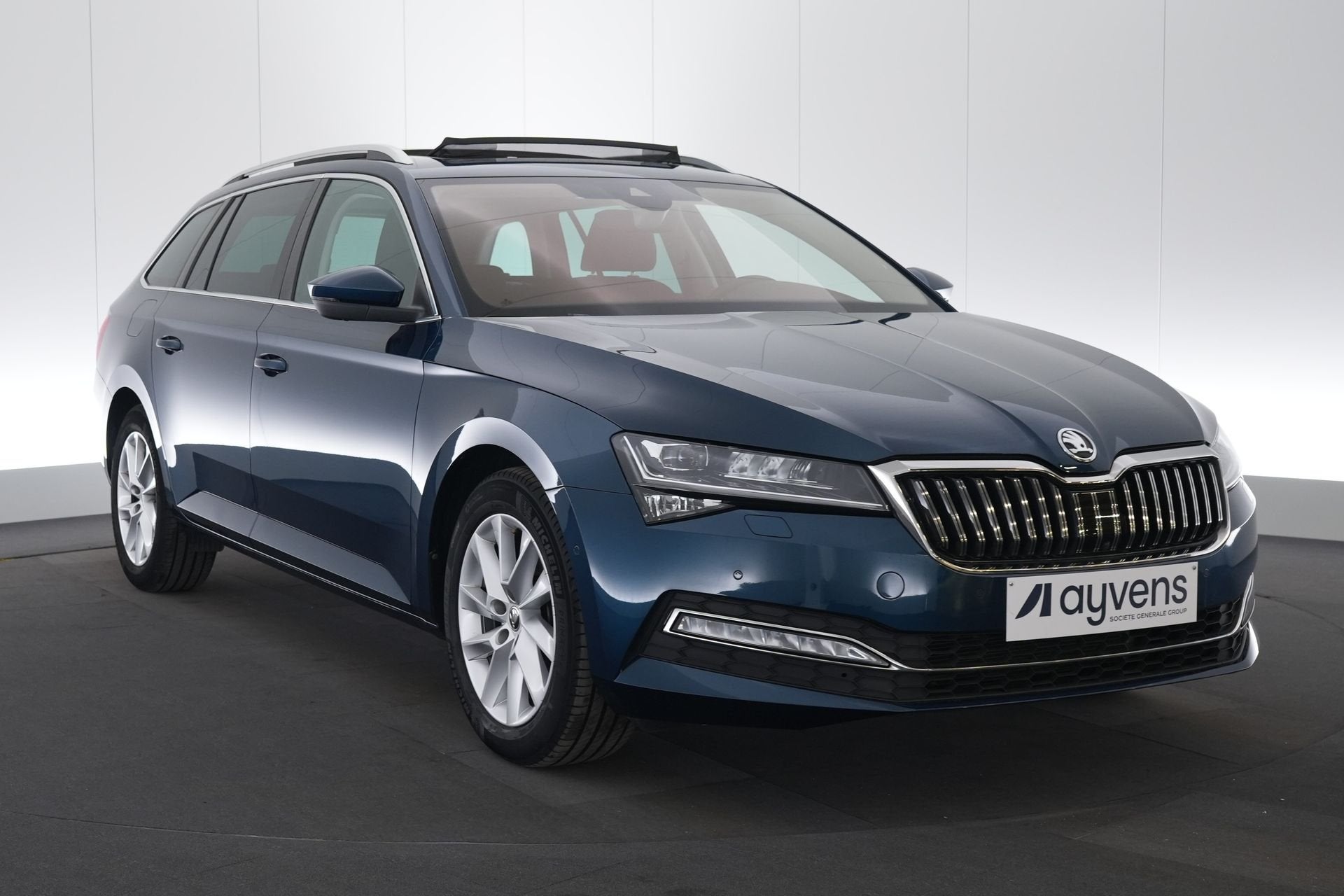 (2CDK372) SKODA SUPERB COMBI, Auto's, Skoda, 149 g/km, Blauw, Bedrijf, 5 deurs