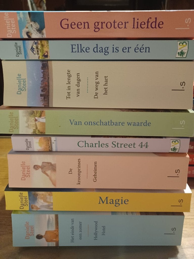 22 boeken / 27 romans van Danielle Steel, Boeken, Ophalen of Verzenden, Zo goed als nieuw, Danielle Steel, België