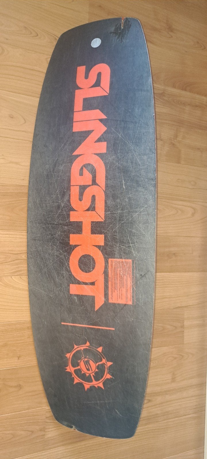 Slingshot Terrain wakeboard 144 cm + bindingen, Watersport en Boten, Wakeboarden, Ophalen, Gebruikt, Board