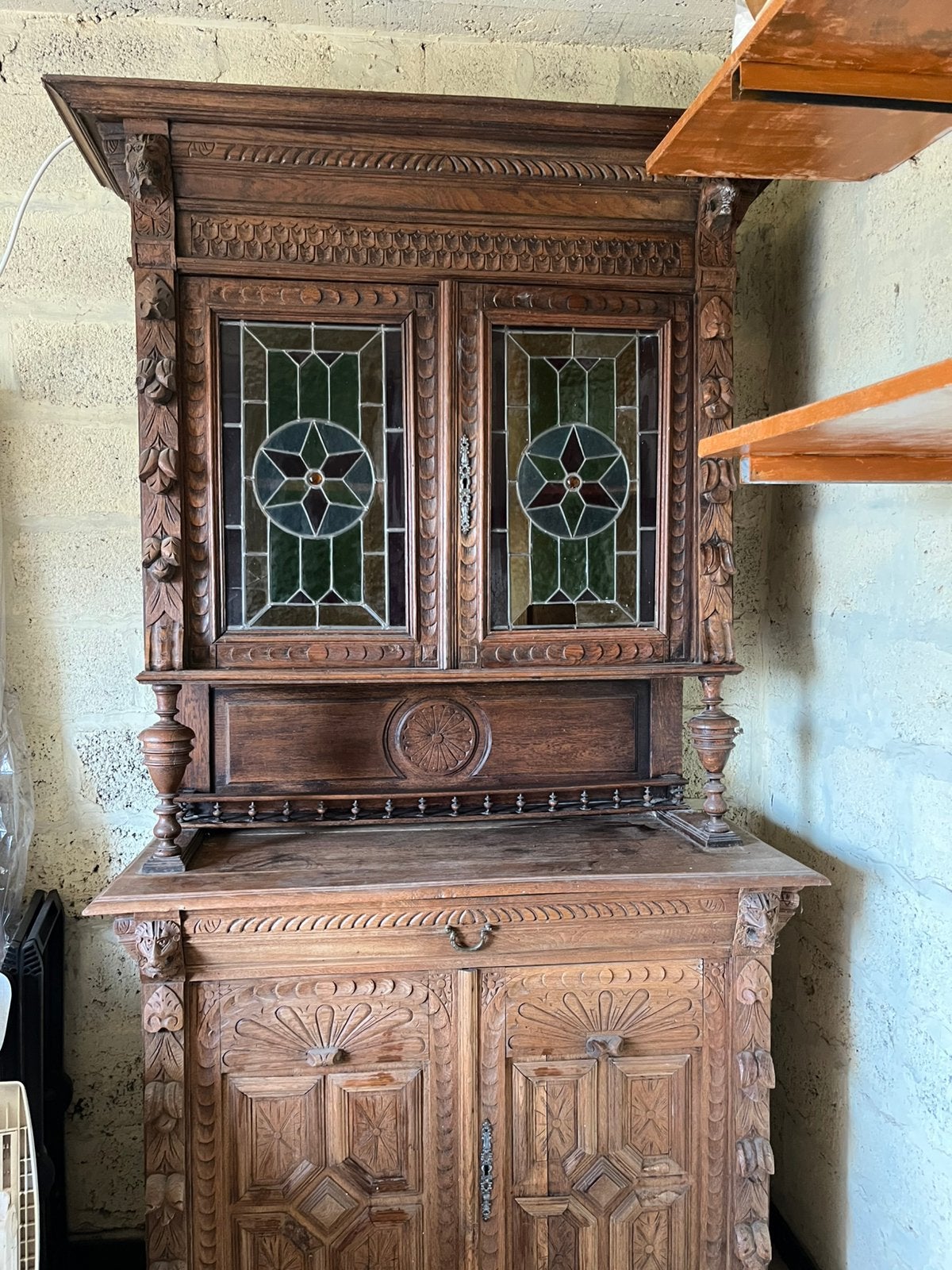 Kast met bovenkast met brandglas, Ophalen