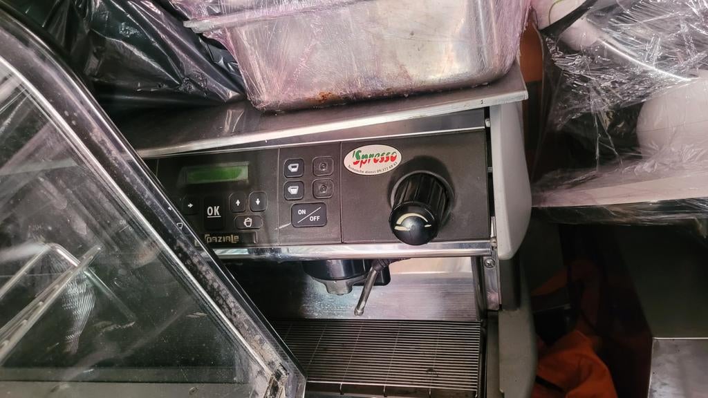 Horeca apparatuur snackbar, Ophalen