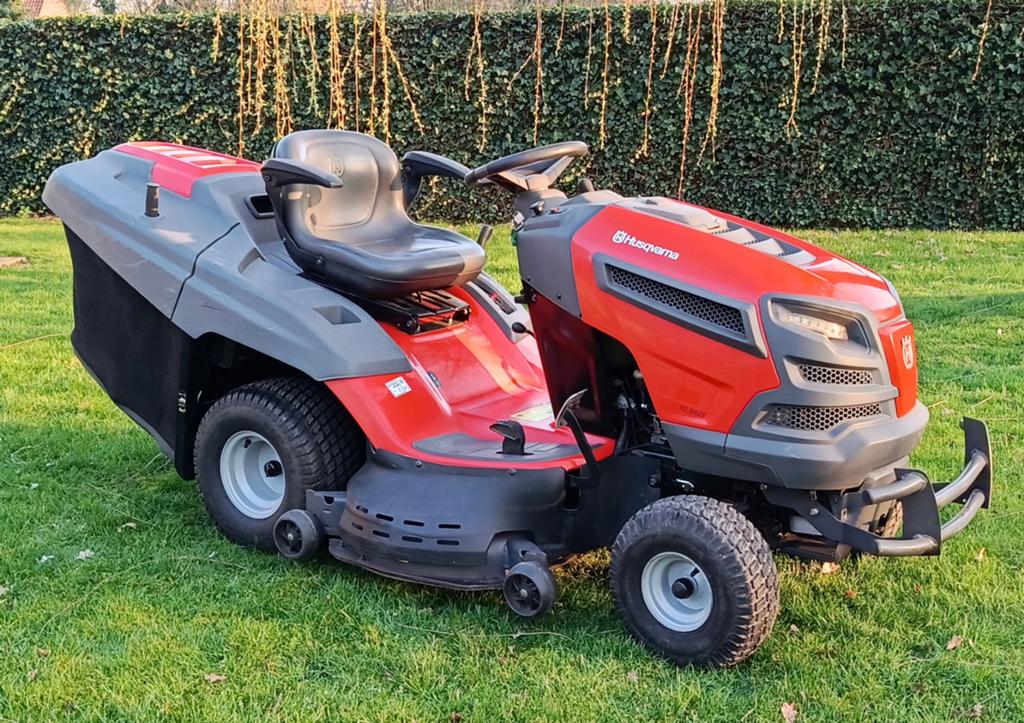 HUSQVARNA TC 342T zitmaaier | Kawasaki motor, Enlèvement, Bac de ramassage