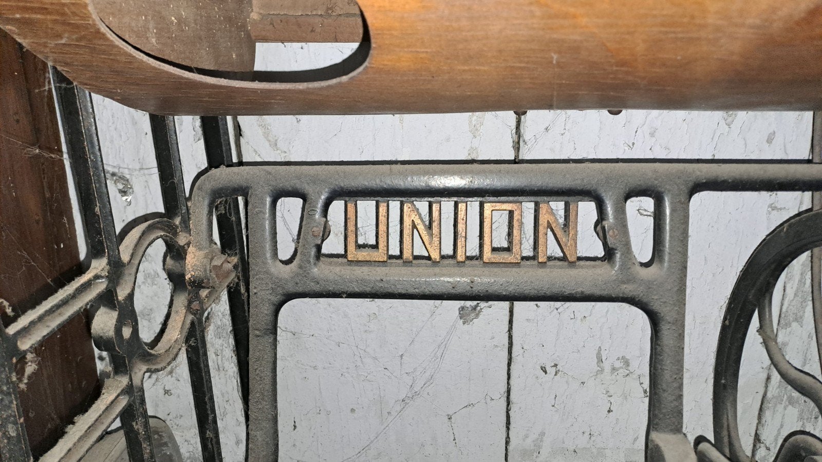 anciens meubles machine à coudre ( deux), Hobby & Loisirs créatifs, Enlèvement, Machine à coudre