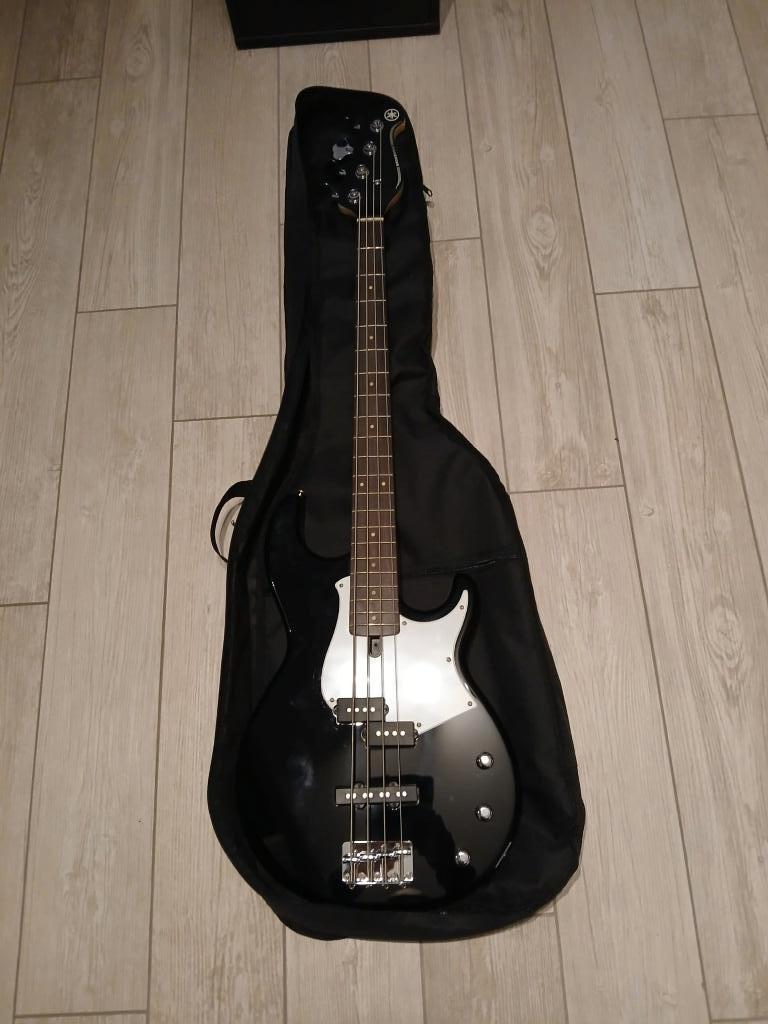 Yamaha BB234 Black, Muziek en Instrumenten, Snaarinstrumenten | Gitaren | Bas, Ophalen, Zo goed als nieuw, Elektrisch