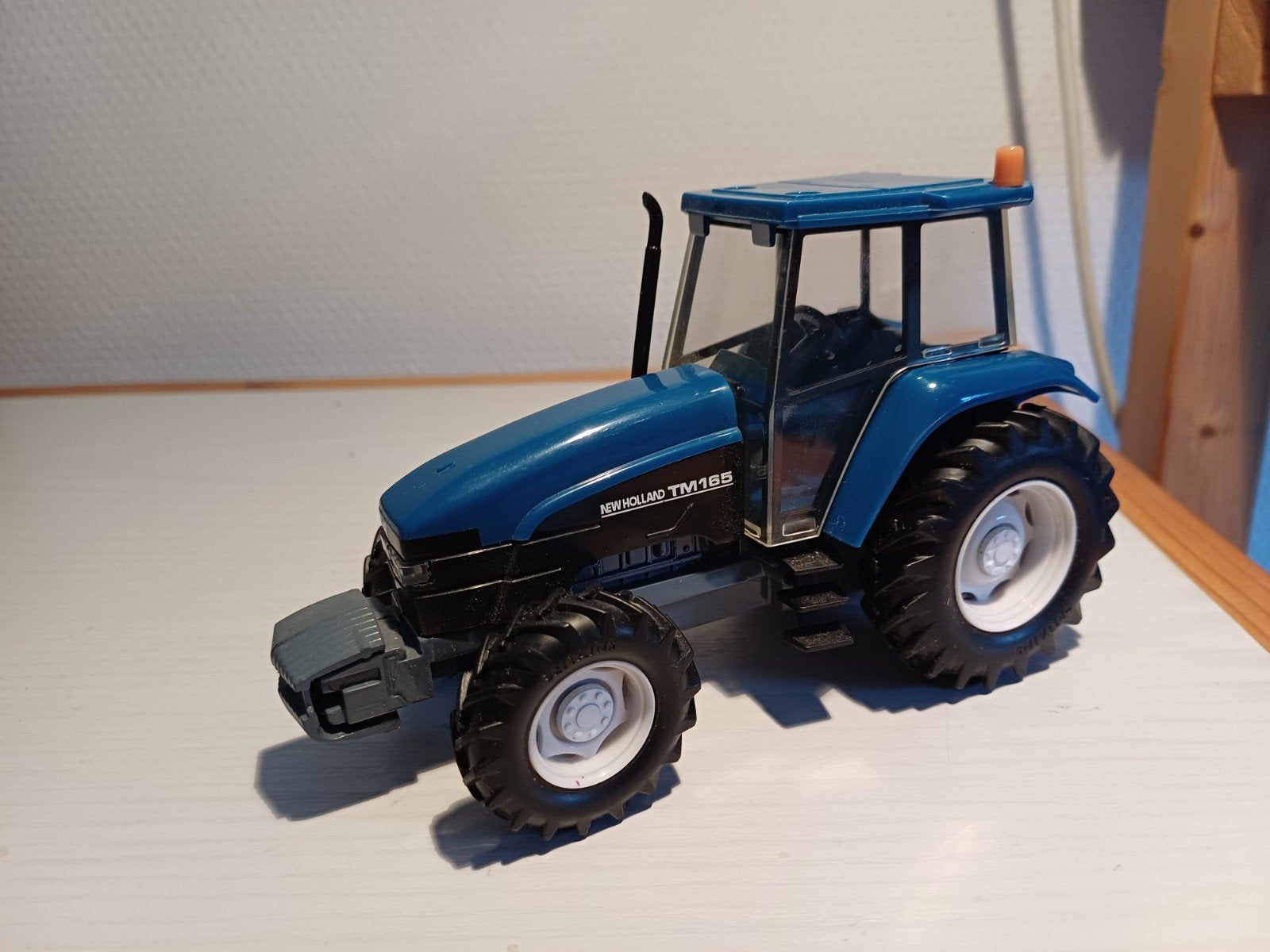 La marque britannique New Holland TM165, Hobby & Loisirs créatifs, Voitures miniatures | 1:32, Envoi, Britains