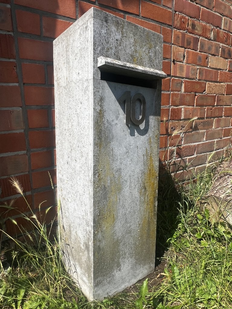 betonnen brievenbus, Tuin en Terras, Ophalen, Zo goed als nieuw, Beton, Staande brievenbus