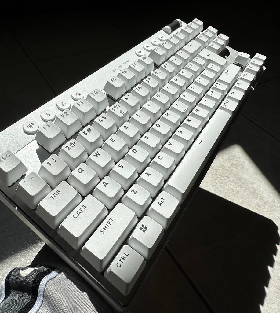 Logitech G PRO X TKL LIGHTSPEED — Jeu sans fil, blanc, Informatique & Logiciels, Claviers, Clavier gamer, Comme neuf, Enlèvement
