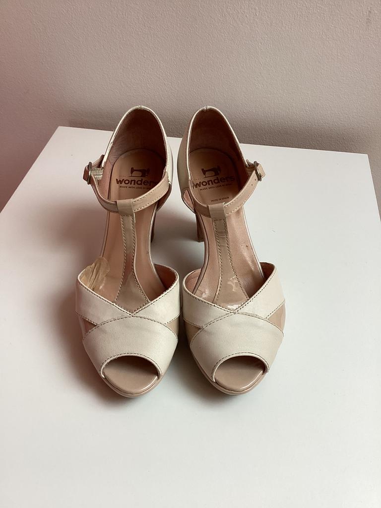 Sandalen Wonders 36, Beige, Zo goed als nieuw, Sandalen of Muiltjes, Ophalen of Verzenden
