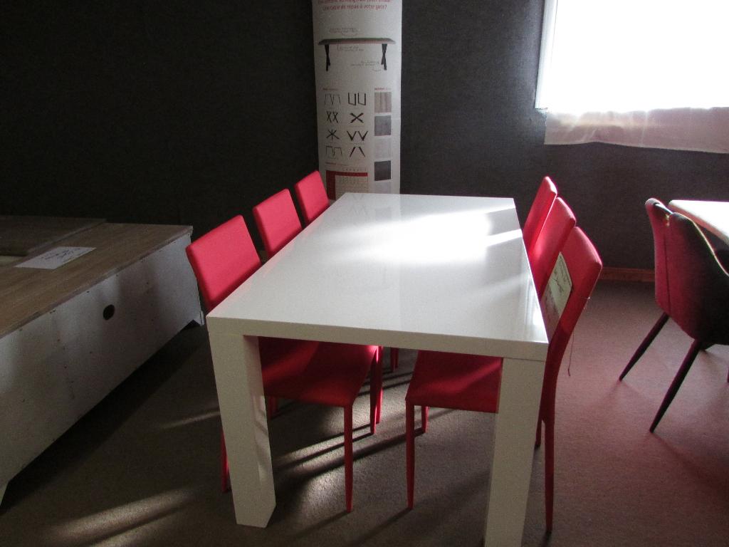 Nieuw tafel + 6 stoelen = 240 euro compleet., Huis en Inrichting, Ophalen, Nieuw