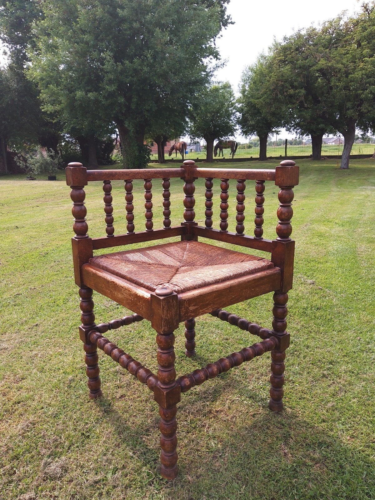 Plaatsbesparende vintage hoekstoel., Ophalen