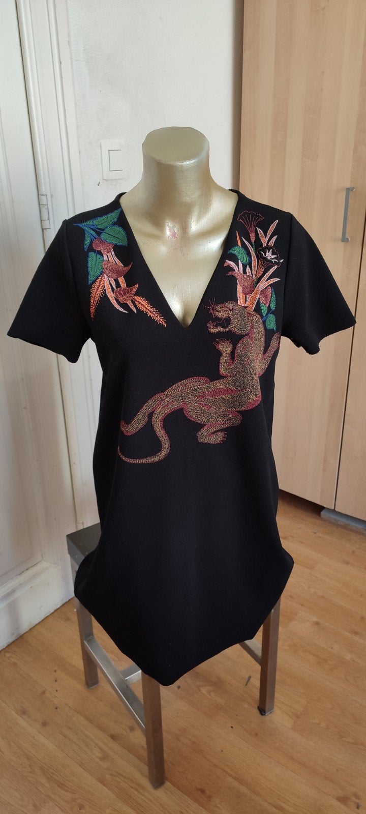 Zwarte jurk met textuur van Zara - Stippeldetail - Maat M, Kleding | Dames, T-shirts, Maat 38/40 (M), Ophalen of Verzenden, Korte mouw