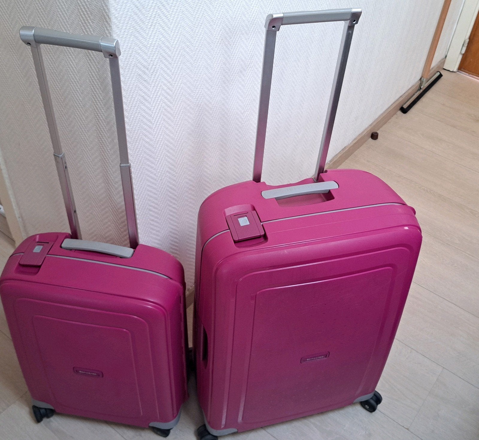 Samsonite 2 koffers lichtgewicht trolley met harde schaal 62, Ophalen, Zo goed als nieuw