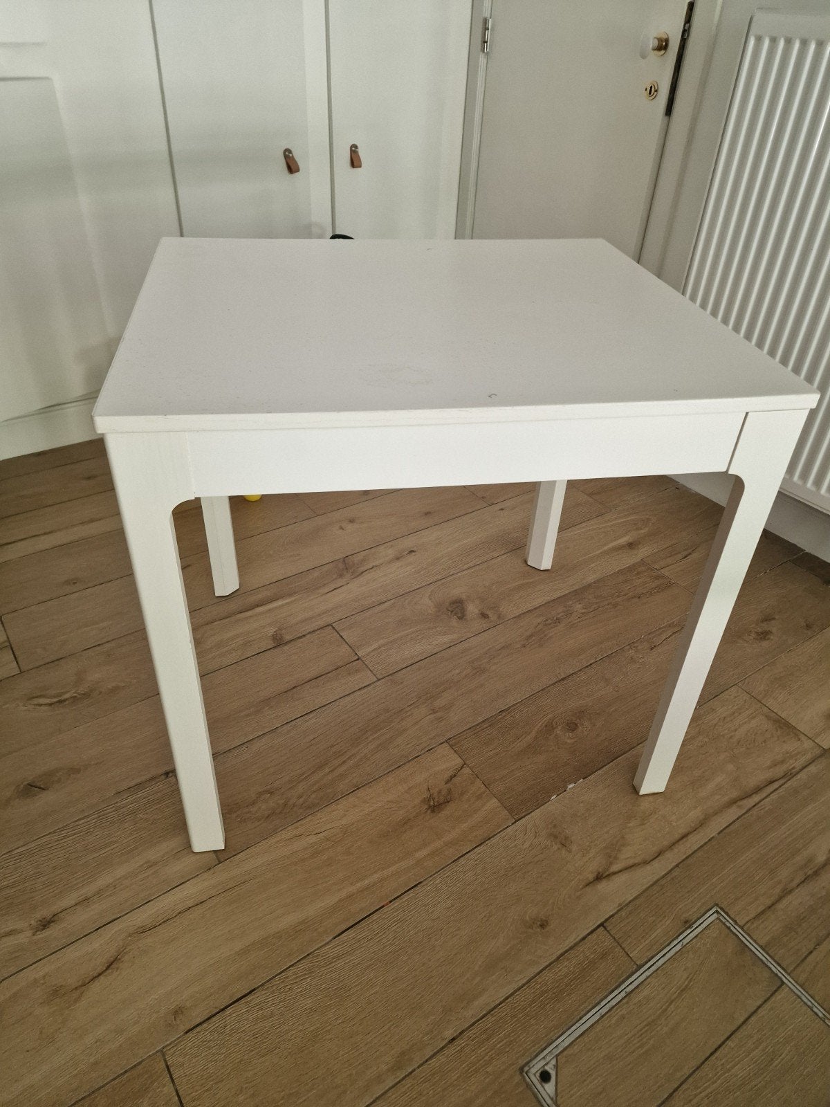 Table carrée Ikea modèle Ekedalen (discontinué)