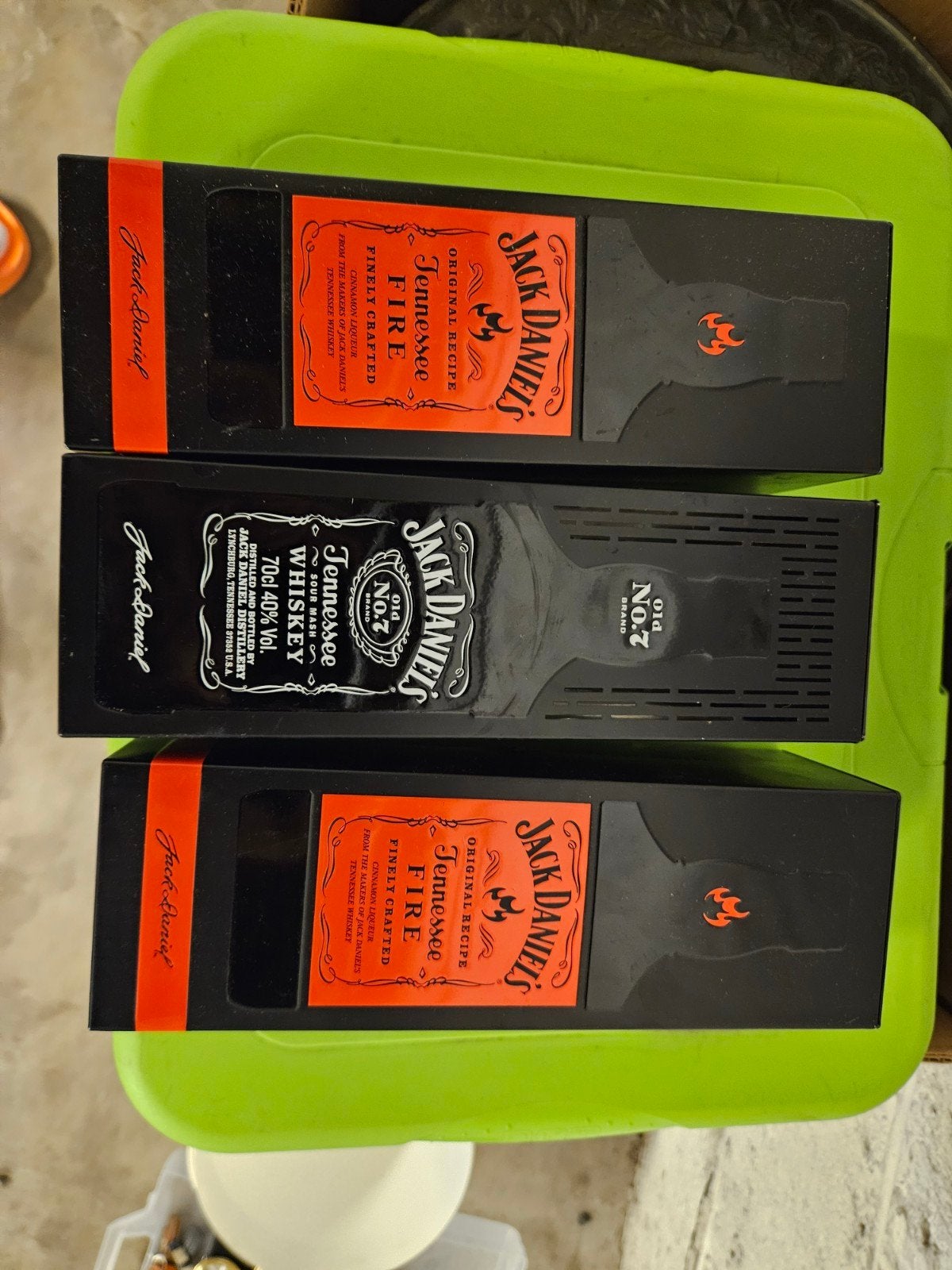 3 boite jack daniels, Enlèvement