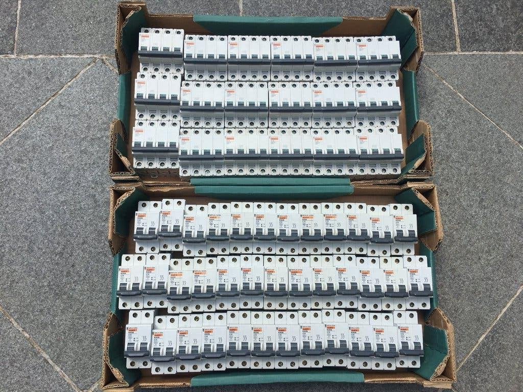 Zekeringen Merlin Gerin 2 polig 6 en 10A/6ka en 4 polig 16A, Doe-het-zelf en Bouw, Ophalen, Gebruikt