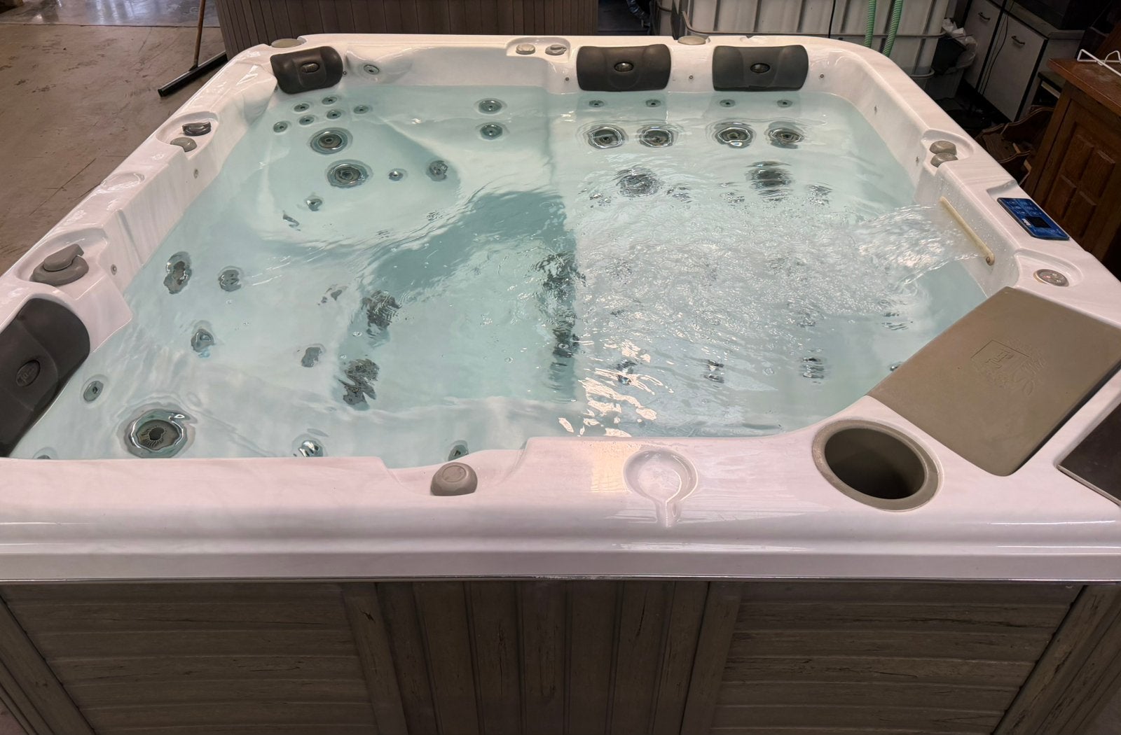 Jacuzzi/spa pour 6 personnes, Jardin & Terrasse, Bains à remous et Spas, Enlèvement, Comme neuf, Pompe, Fixé