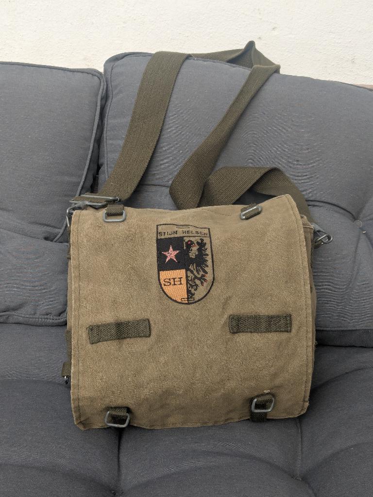 Stijn Helsen army tas, Ophalen