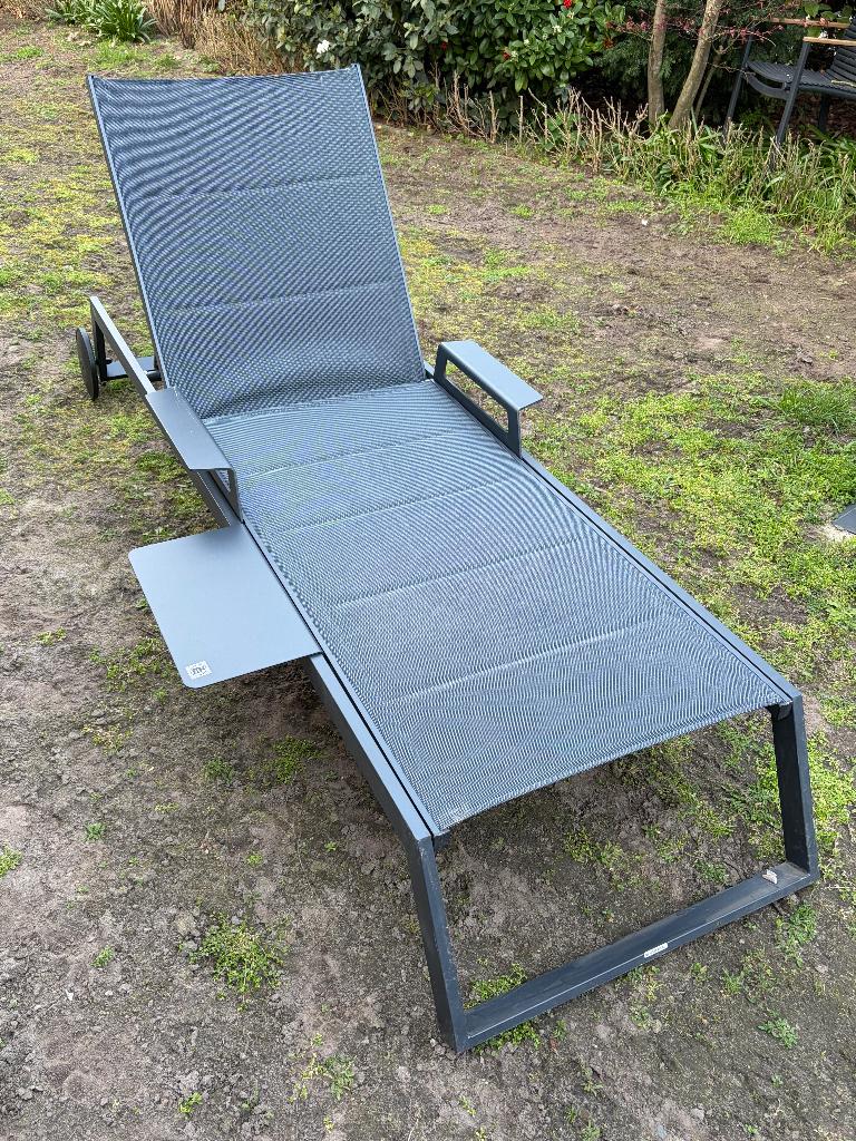 Set van twee tuinstoelen / ligstoelen - antracit, Tuin en Terras, Ligbedden, Ophalen, Zo goed als nieuw, Aluminium, Verstelbaar