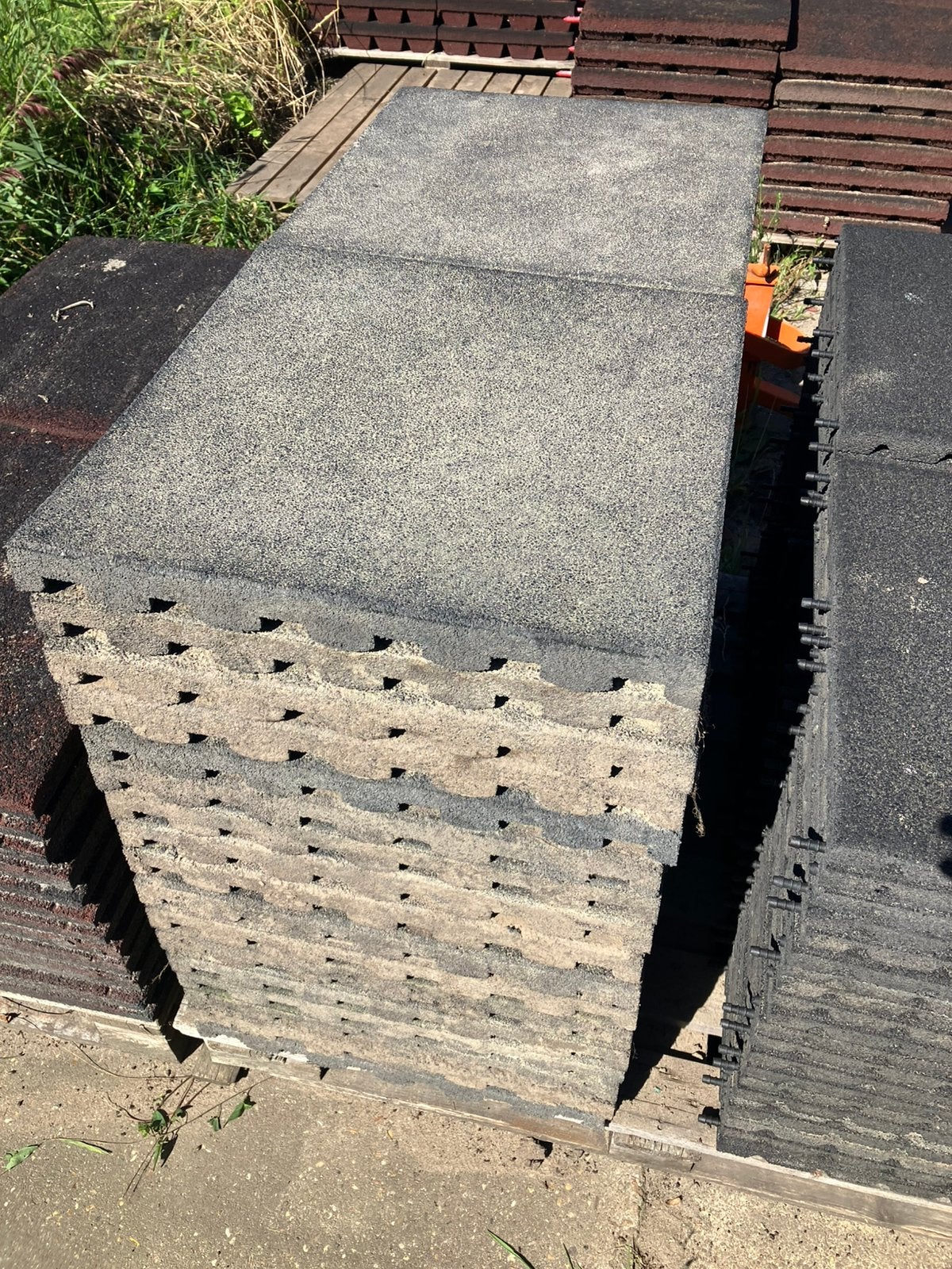 34 vochtdoorlatende rubberen tegels 50x50x4,5cm, Dieren en Toebehoren