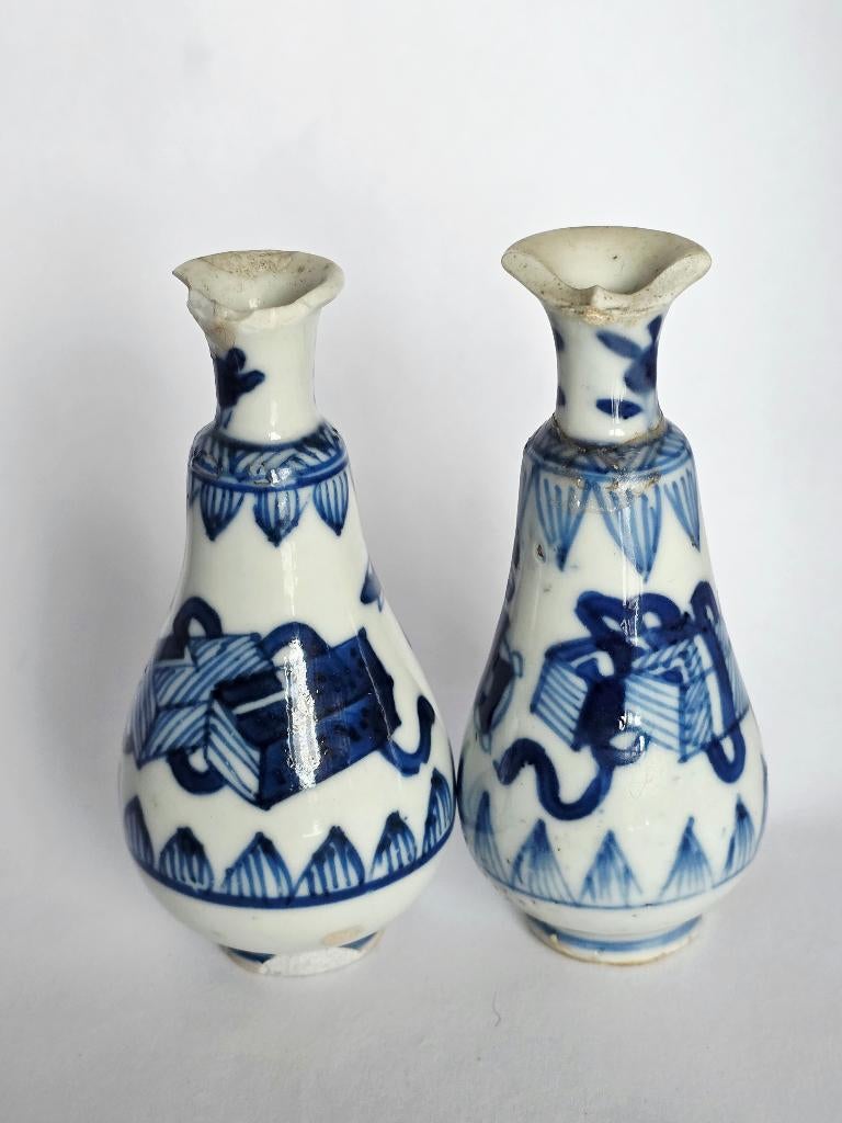 Paar Chinese 17eeuw dollhouse porcelain vazen, Antiek en Kunst, Antiek | Porselein, Ophalen of Verzenden