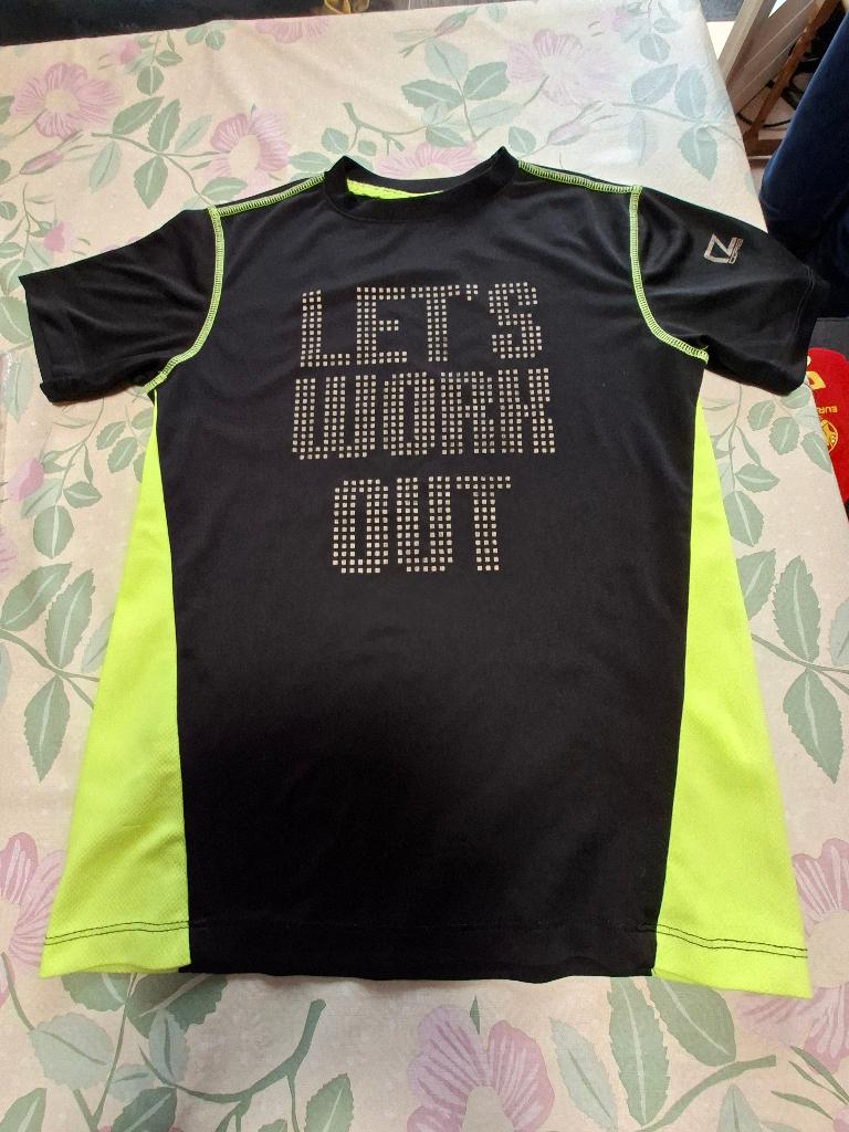 Zwart / Geel sport t-shirt maat 146/152., Kinderen en Baby's, Kinderkleding | Overige, Ophalen, Gebruikt, Jongen
