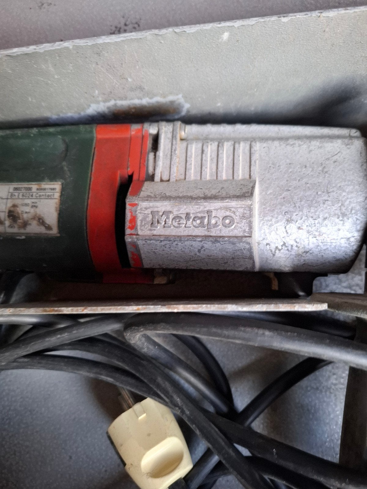 Boorhamer metabo, Ophalen